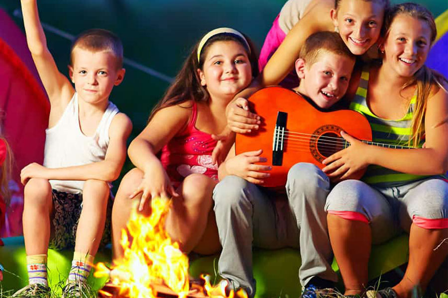 campfire-singing-kids